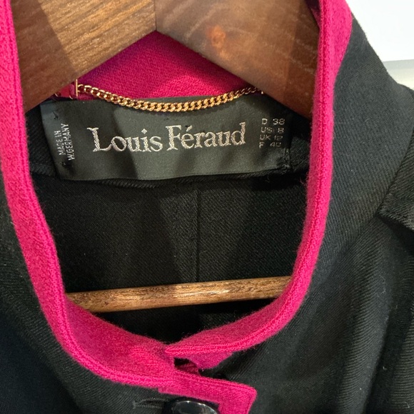 Louis Feraud Elegant Black Cape with Vibrant Pink Accent - Picture 7 of 15